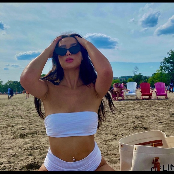 Meet your Posher, Paige! - Picture 2 of 3